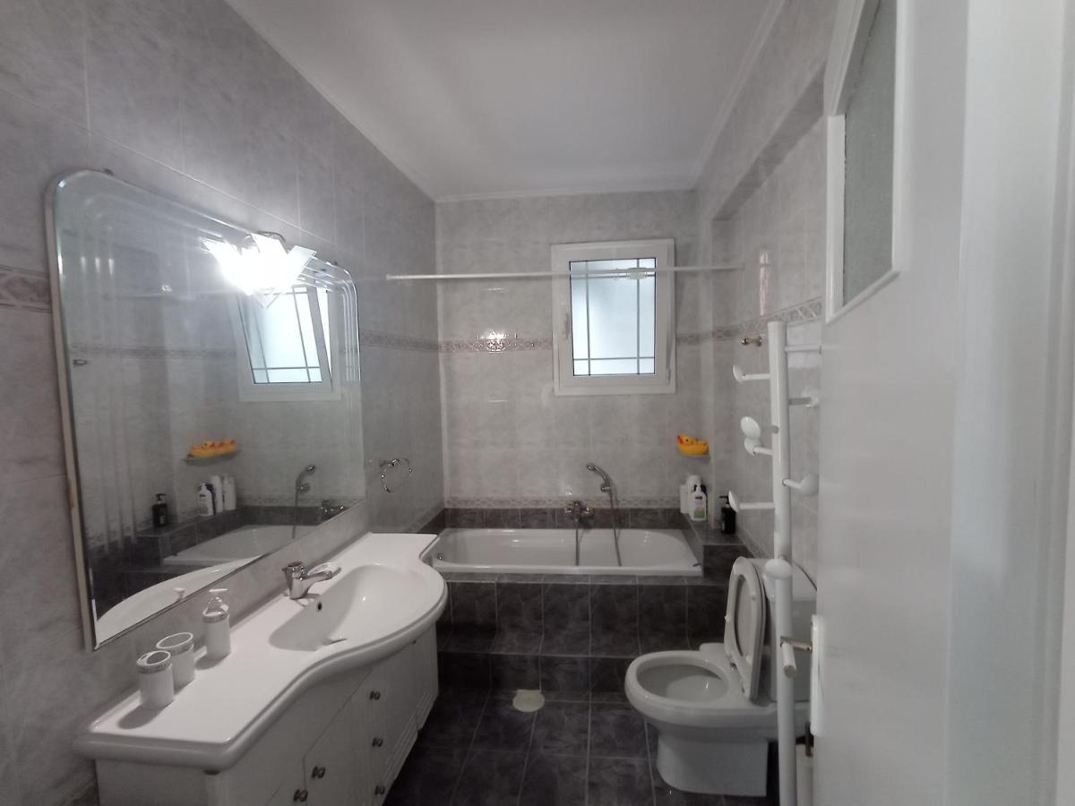 Flat With Garden Near Sea, Port And Airport Daire Artemida  Dış mekan fotoğraf