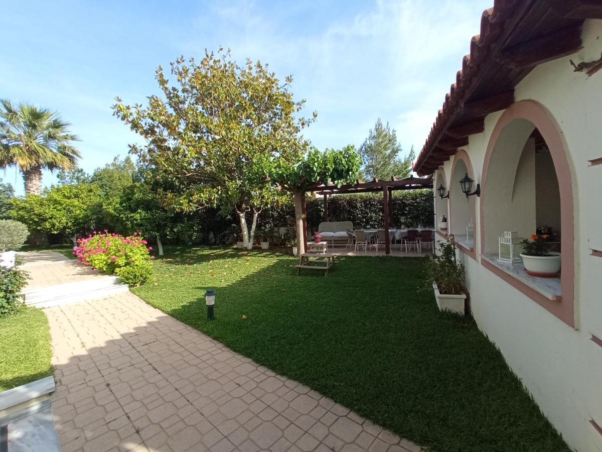 Flat With Garden Near Sea, Port And Airport Daire Artemida  Dış mekan fotoğraf