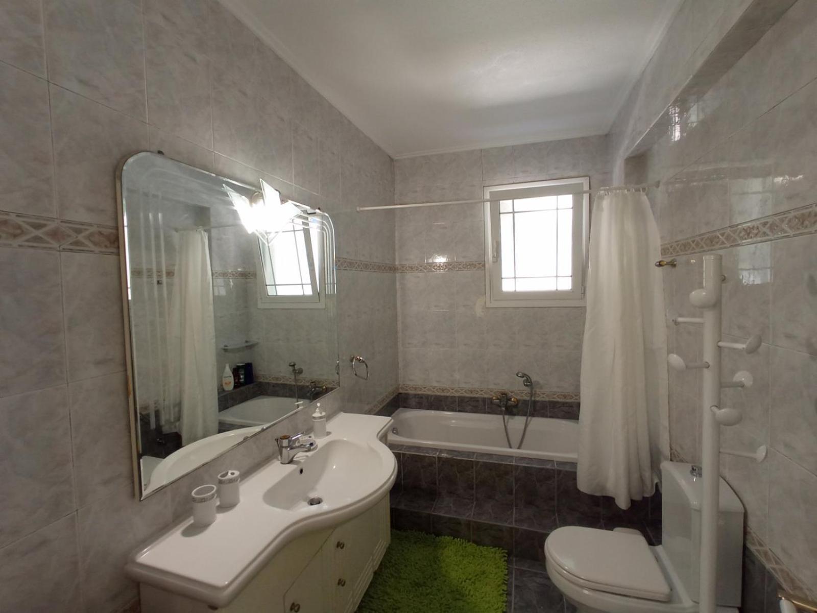Flat With Garden Near Sea, Port And Airport Daire Artemida  Oda fotoğraf